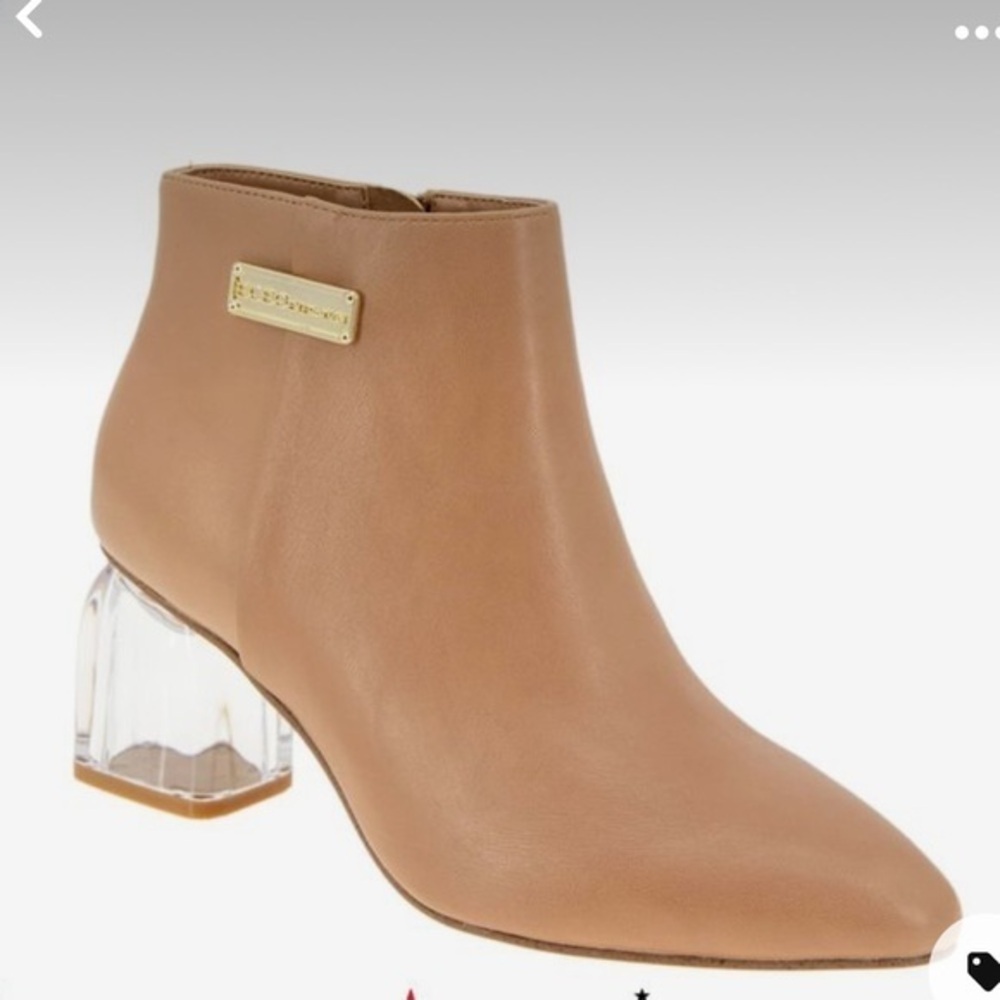 BCBGeneration beige color ankle boots Size 7.5